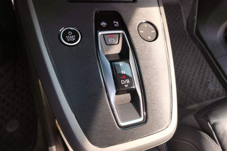 Used Audi Q5 e-tron 2023 40 e-tron Starry Edition Mecha Kit Gear Lever