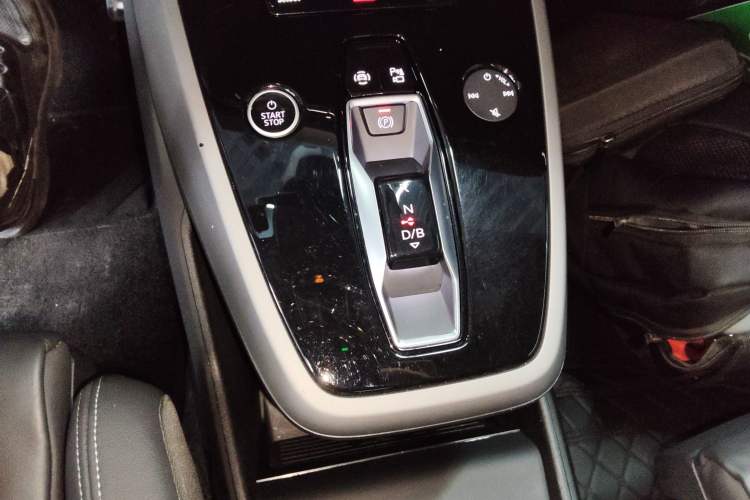 Used Audi Q5 e-tron 2023 40 e-tron Shining Edition Mecha Kit Gear Lever