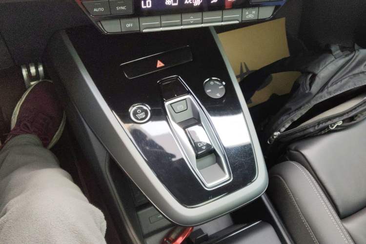 Used Audi Q5 e-tron 2023 40 e-tron Shining Edition Mecha Kit Gear Lever