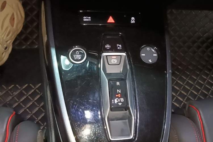 Used Audi Q5 e-tron 2023 40 e-tron Starry Edition Mecha Kit Gear Lever