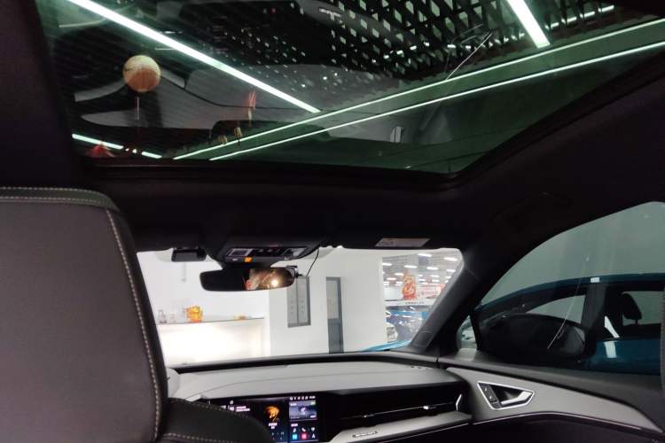 Used Audi Q5 e-tron 2023 40 e-tron Shining Edition Mecha Kit Headliner