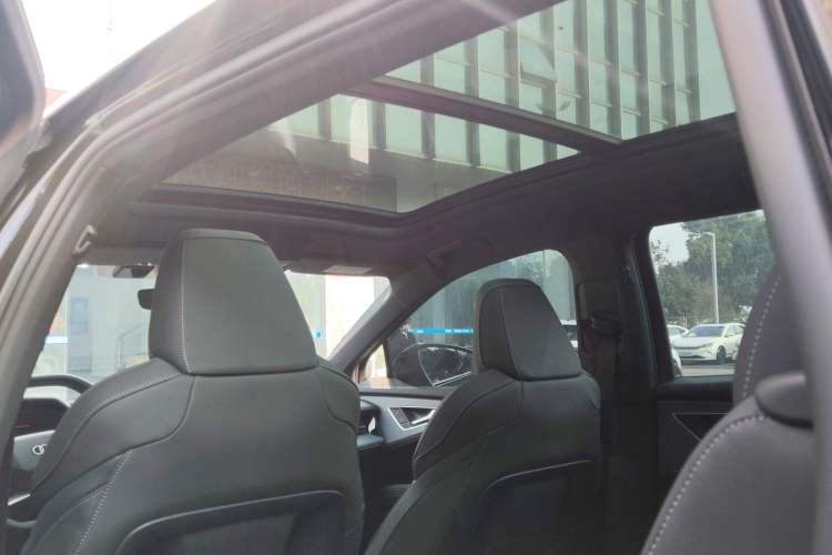 Used Audi Q5 e-tron 2023 40 e-tron Shining Edition Mecha Kit Headliner