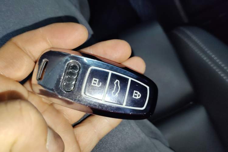Used Audi Q5 e-tron 2023 40 e-tron Shining Edition Mecha Kit Interior 1