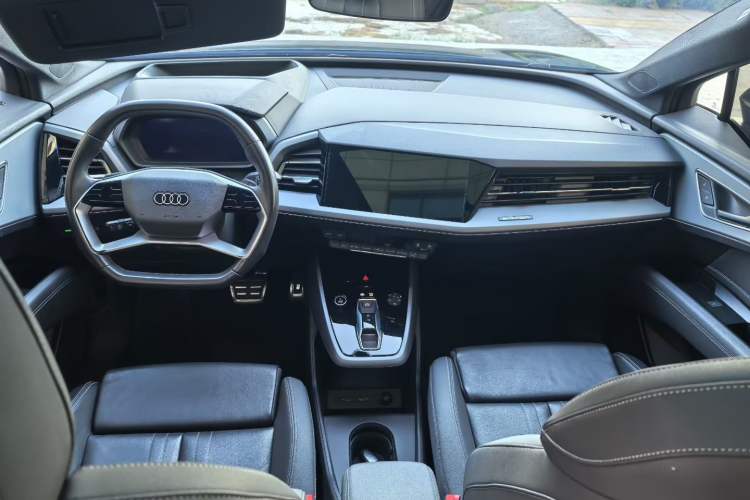 Used Audi Q5 e-tron 2023 40 e-tron Shining Edition Mecha Kit Interior 2