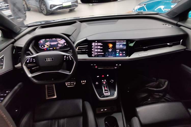 Used Audi Q5 e-tron 2023 40 e-tron Shining Edition Mecha Kit Interior 2