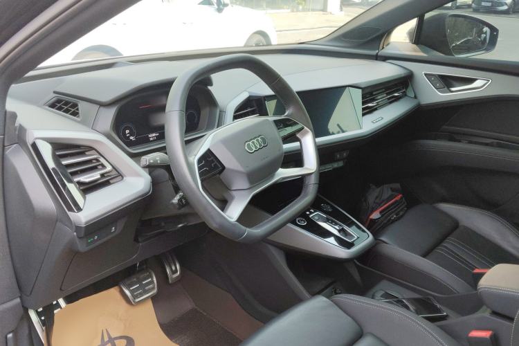 Used Audi Q5 e-tron 2023 40 e-tron Shining Edition Mecha Kit Interior 2