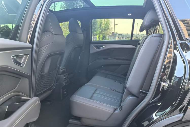 Used Audi Q5 e-tron 2023 40 e-tron Shining Edition Mecha Kit Interior 3