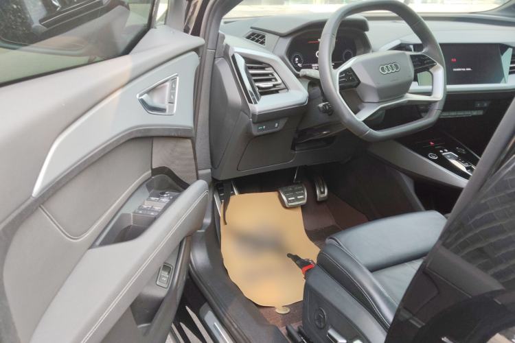 Used Audi Q5 e-tron 2023 40 e-tron Shining Edition Mecha Kit Interior 3
