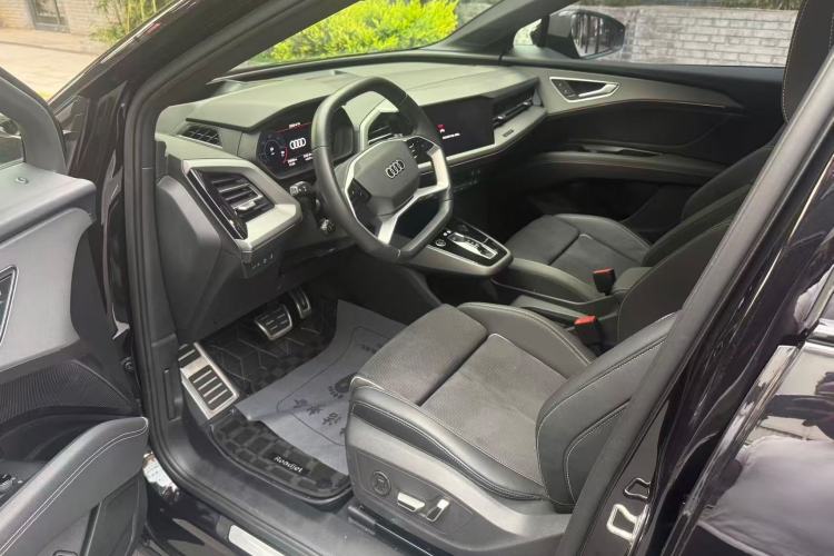 Used Audi Q5 e-tron 2023 40 e-tron Starry Edition Mecha Kit Interior 4