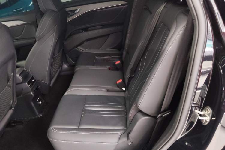 Used Audi Q5 e-tron 2023 40 e-tron Shining Edition Mecha Kit Interior 4