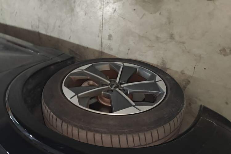 Used Audi Q5 e-tron 2023 40 e-tron Starry Edition Luxury Package Left Front Wheel Hub