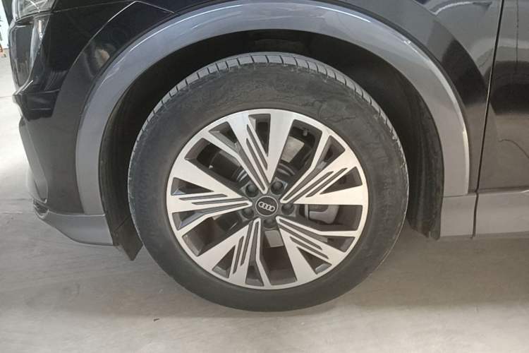 Used Audi Q5 e-tron 2023 40 e-tron Shining Edition Brocade Suit Left Front Wheel Hub