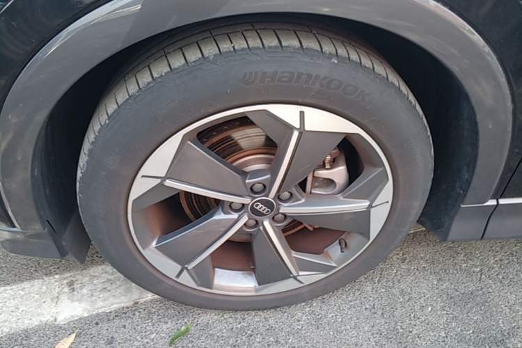 Used Audi Q5 e-tron 2023 40 e-tron Starry Edition Luxury Package Left Front Wheel Hub