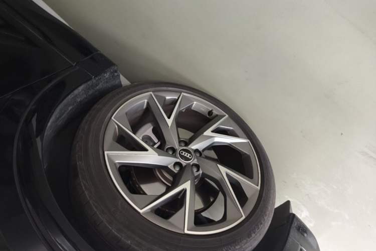 Used Audi Q5 e-tron 2023 40 e-tron Starry Edition Black Warrior Version Left Front Wheel Hub
