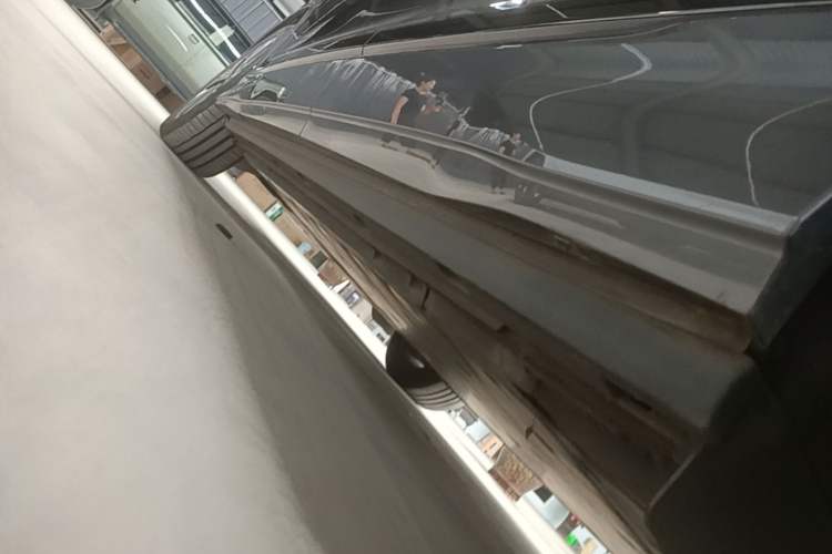 Used Audi Q5 e-tron 2023 40 e-tron Shining Edition Brocade Suit Left Side Sill