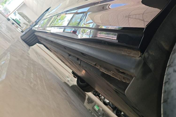 Used Audi Q5 e-tron 2023 40 e-tron Shining Edition Mecha Kit Left Side Sill