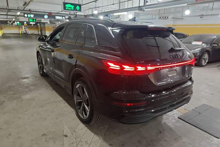 Used Audi Q5 e-tron 2023 40 e-tron Starry Edition Luxury Package Rear Left 45 Deg