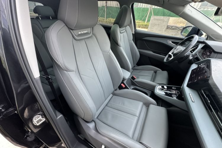 Used Audi Q5 e-tron 2023 40 e-tron Starry Edition Luxury Package Right Front Seat