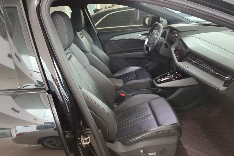 Used Audi Q5 e-tron 2023 40 e-tron Shining Edition Mecha Kit Right Front Seat