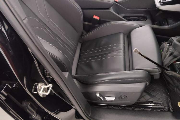 Used Audi Q5 e-tron 2023 40 e-tron Shining Edition Mecha Kit Right Front Seat