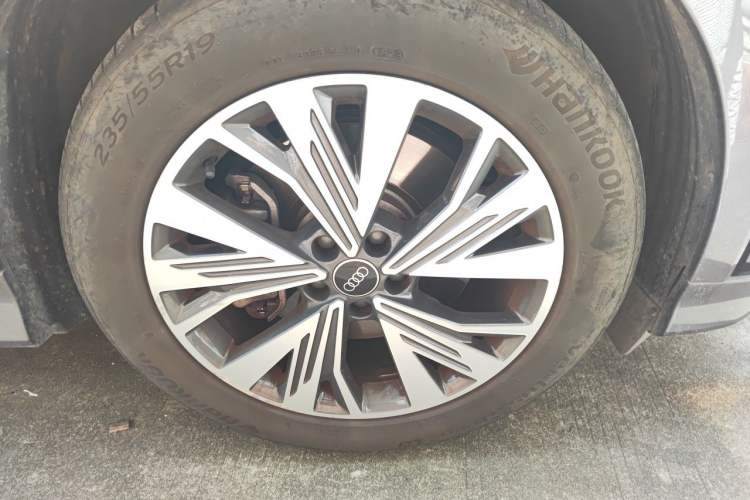 Used Audi Q5 e-tron 2023 40 e-tron Shining Edition Mecha Kit Right Front Wheel Hub