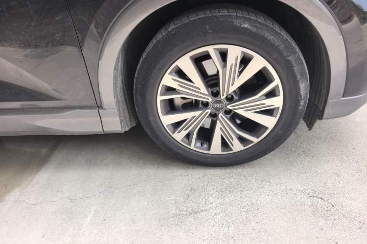 Used Audi Q5 e-tron 2023 40 e-tron Shining Edition Mecha Kit Right Front Wheel Hub