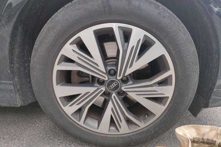 Used Audi Q5 e-tron 2023 40 e-tron Shining Edition Mecha Kit Right Front Wheel Hub