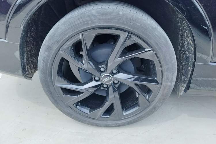 Used Audi Q5 e-tron 2023 40 e-tron Starry Edition Black Warrior Version Right Rear Wheel Hub