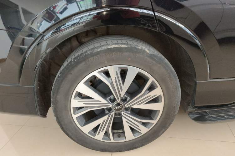 Used Audi Q5 e-tron 2023 40 e-tron Shining Edition Mecha Kit Right Rear Wheel Hub