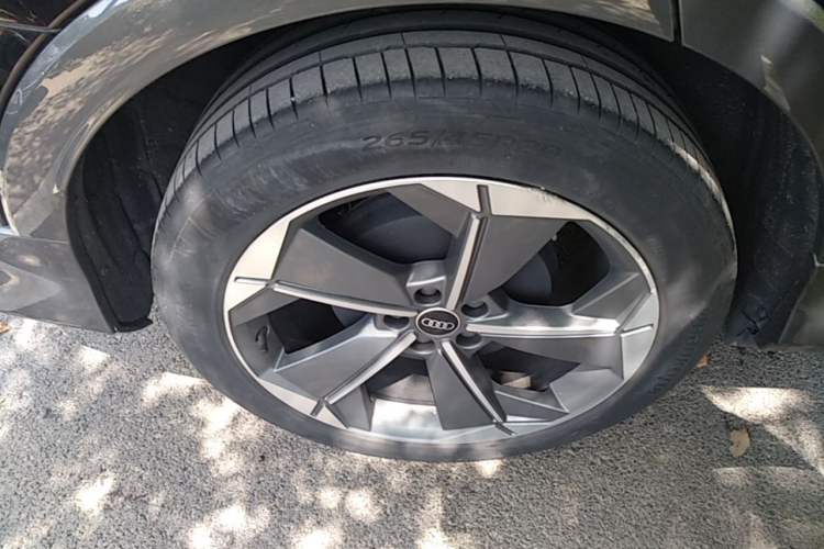 Used Audi Q5 e-tron 2023 40 e-tron Starry Edition Luxury Package Right Rear Wheel Hub