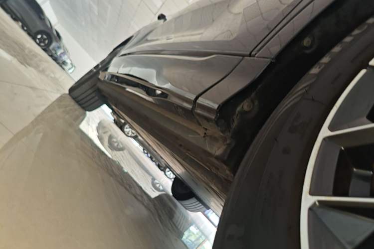 Used Audi Q5 e-tron 2023 40 e-tron Shining Edition Mecha Kit Right Side Sill