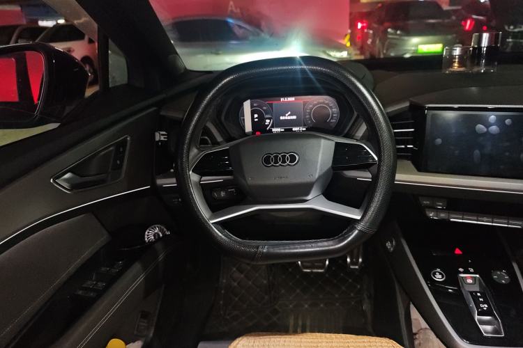 Used Audi Q5 e-tron 2023 40 e-tron Shining Edition Mecha Kit Steering Wheel