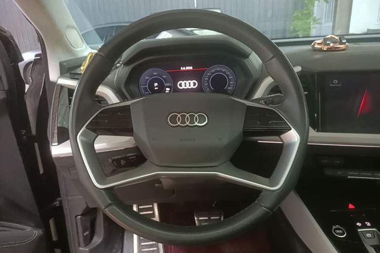 Used Audi Q5 e-tron 2023 40 e-tron Shining Edition Brocade Suit Steering Wheel
