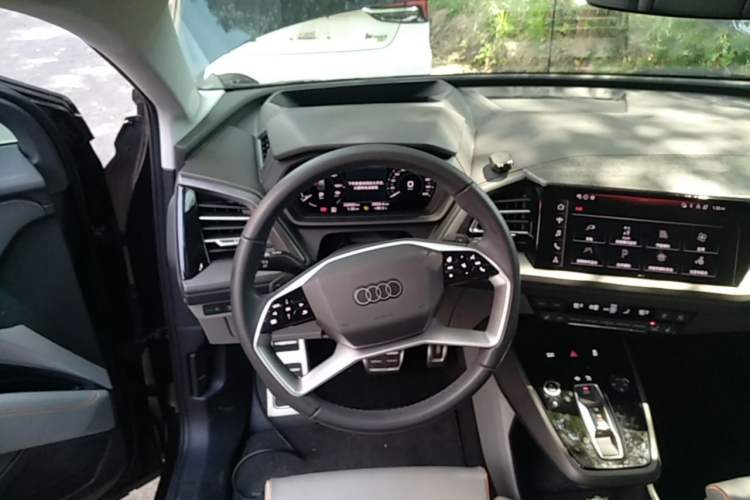 Used Audi Q5 e-tron 2023 40 e-tron Starry Edition Luxury Package Steering Wheel