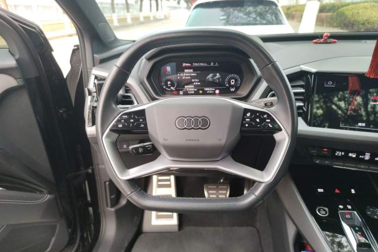 Used Audi Q5 e-tron 2023 40 e-tron Starry Edition Luxury Package Steering Wheel