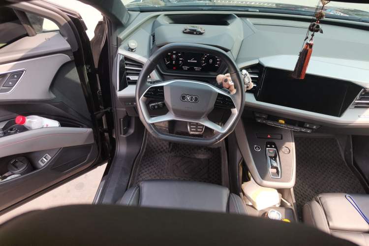 Used Audi Q5 e-tron 2023 40 e-tron Starry Edition Mecha Kit Steering Wheel
