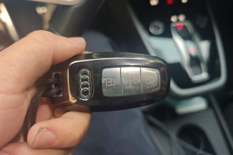 Used Audi Q5 e-tron 2023 40 e-tron Shining Edition Mecha Kit Vehicle Key