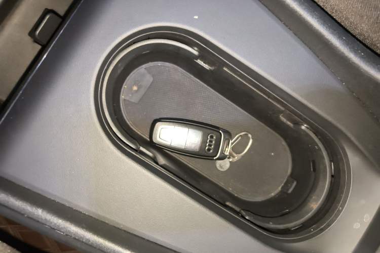Used Audi Q5 e-tron 2023 40 e-tron Shining Edition Mecha Kit Vehicle Key