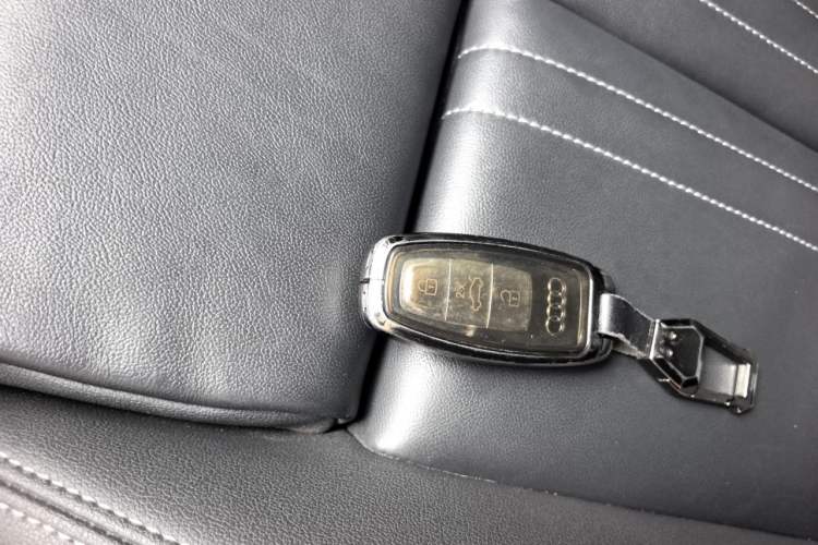 Used Audi Q5 e-tron 2023 40 e-tron Shining Edition Mecha Kit Vehicle Key