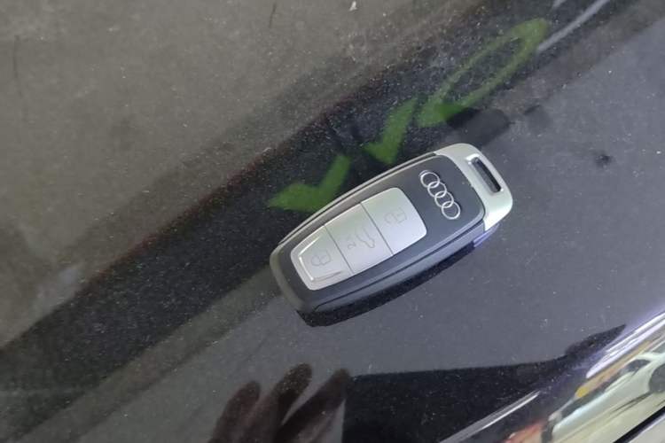 Used Audi Q5 e-tron 2023 40 e-tron Shining Edition Mecha Kit Vehicle Key