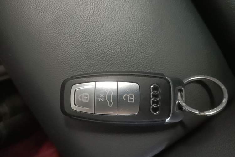 Used Audi Q5 e-tron 2023 40 e-tron Shining Edition Brocade Suit Vehicle Key