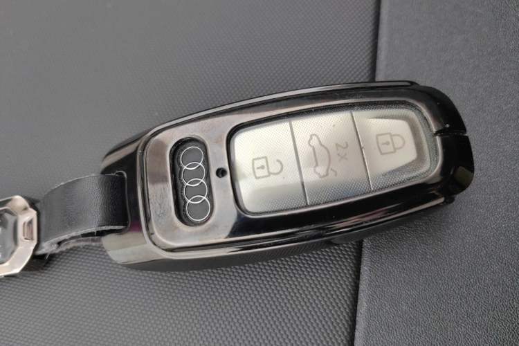 Used Audi Q5 e-tron 2023 40 e-tron Shining Edition Mecha Kit Vehicle Key
