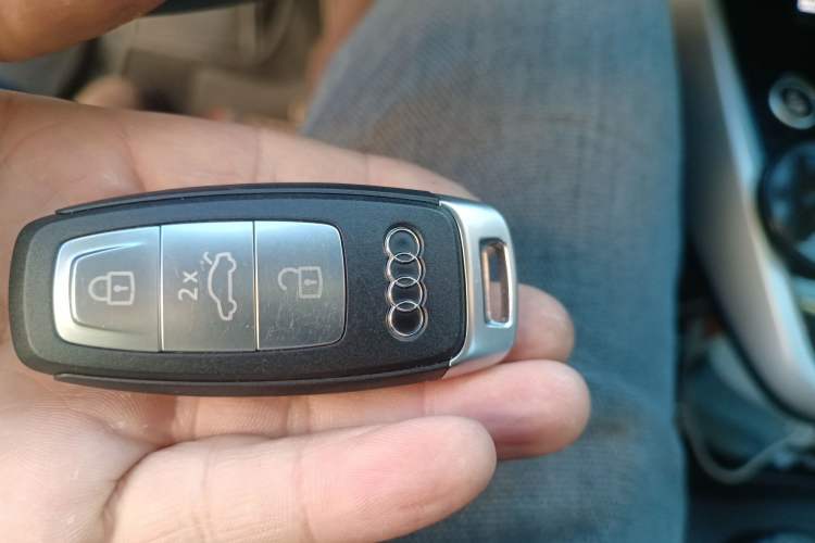 Used Audi Q5 e-tron 2023 40 e-tron Shining Edition Brocade Suit Vehicle Key