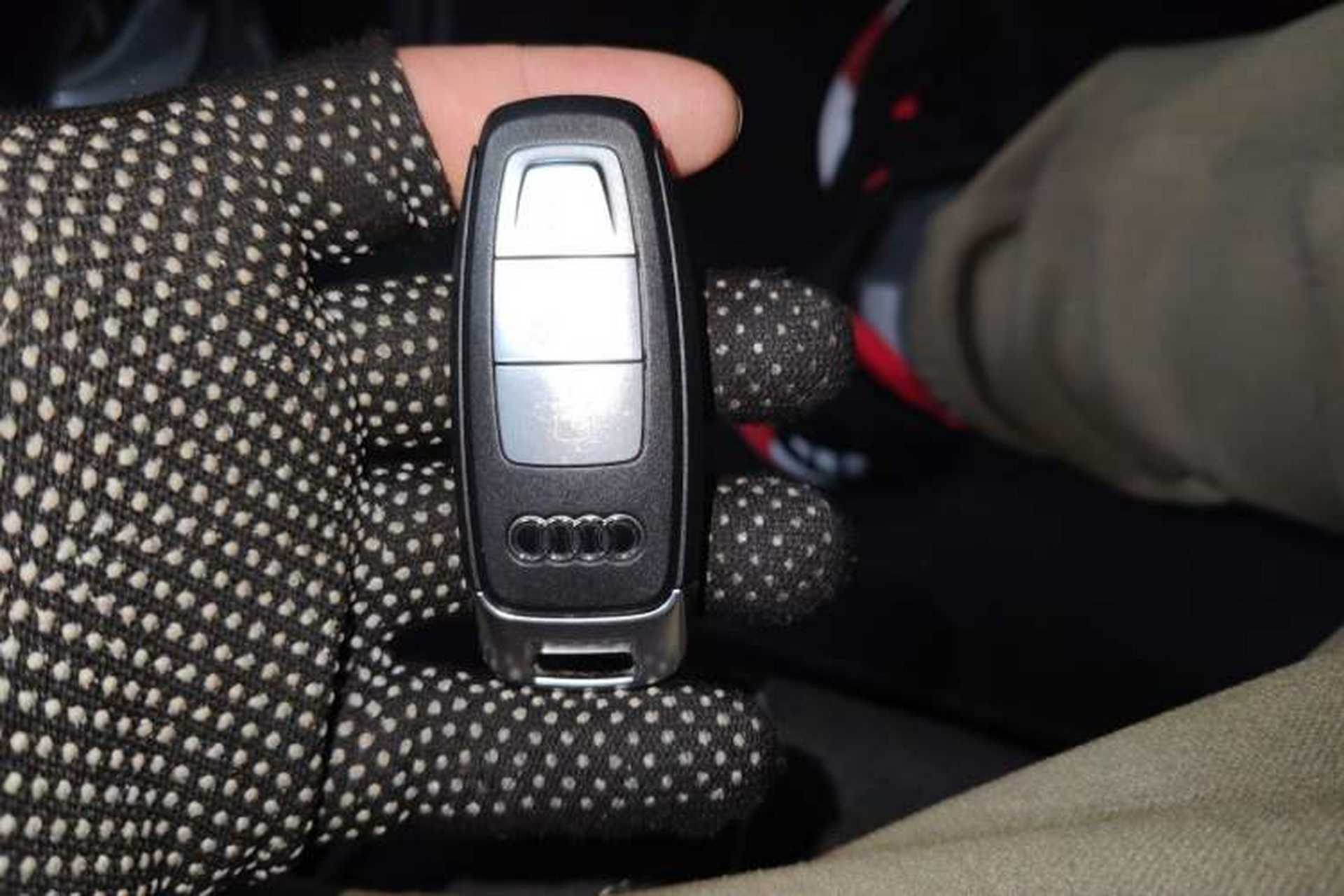 Used Audi Q5 e-tron 2023 40 e-tron Starry Edition Mecha Kit Vehicle Key