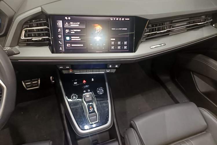 Used Audi Q5 e-tron 2023 40 e-tron Shining Edition Brocade Suit Audio And AC Panel