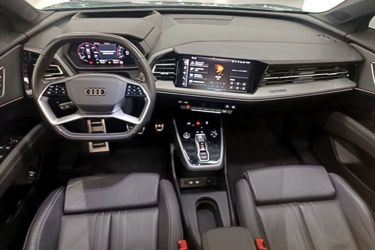 Used Audi Q5 e-tron 2023 40 e-tron Shining Edition Brocade Suit Center Console