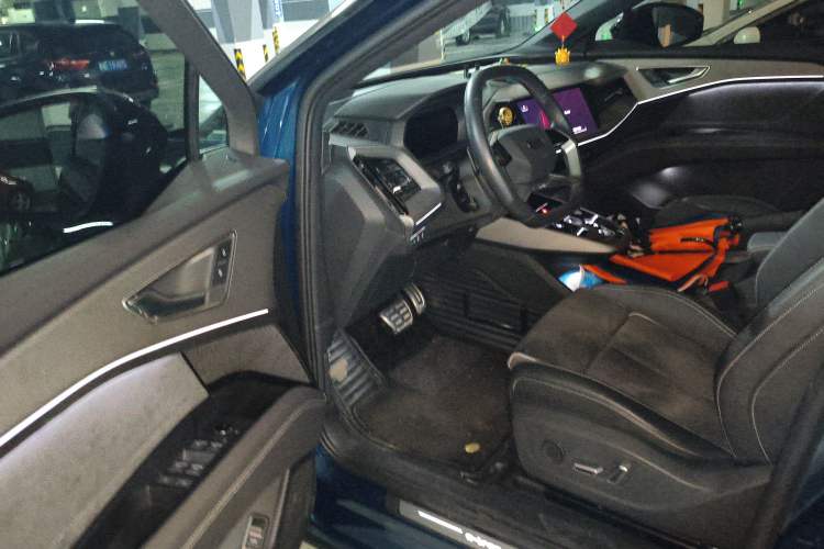 Used Audi Q5 e-tron 2023 40 e-tron Starry Edition Mecha Kit Driver Seat