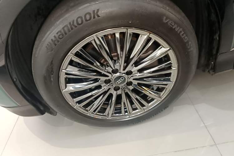 Used Audi Q5 e-tron 2023 40 e-tron Shining Edition Brocade Suit Left Front Wheel Hub
