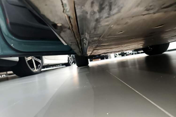Used Audi Q5 e-tron 2023 40 e-tron Shining Edition Brocade Suit Left Side Sill