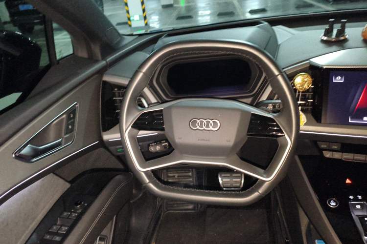 Used Audi Q5 e-tron 2023 40 e-tron Starry Edition Mecha Kit Steering Wheel